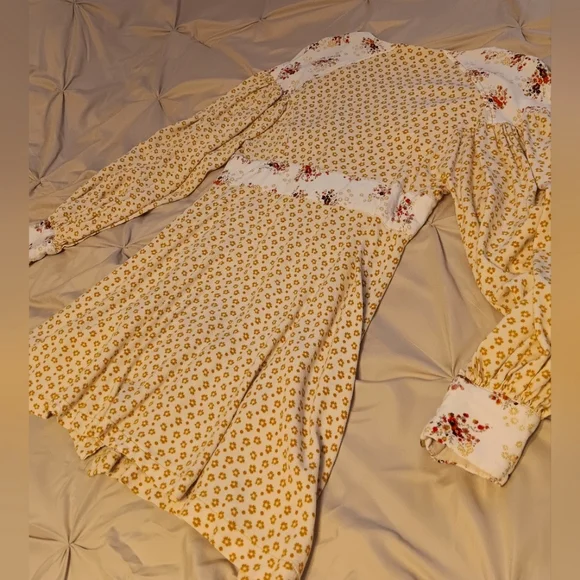 Kimchi Blue Babydoll Dress. Size Small! - Picture 2 of 4